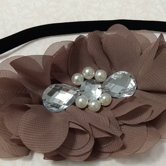 RW&CO jeweled flower elastic headband - Picture 2 of 2